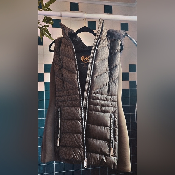 Michael Kors green puffer vest - Picture 2 of 7